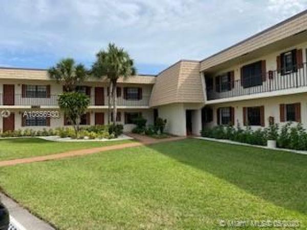 Cedar Court, 4481 Oak Terrace Dr, Greenacres, Florida 33463, image 2