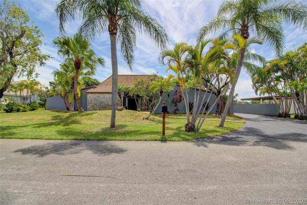 Calusa Club Estates, 10160 E Calusa Club Dr, The Crossings, Florida 33186, image 2