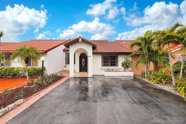 Bird Lakes Townhouses, 4930 SW 145th Ave, Kendale Lakes, Florida 33175, image 2