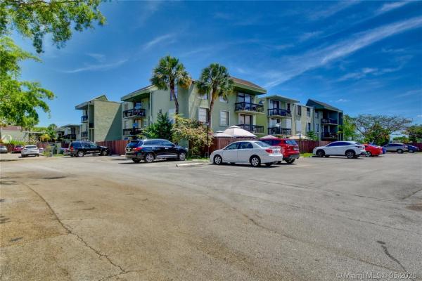 Captiva Lakes Villas, 8307 SW 142nd Ave #E-114, Kendale Lakes, Florida 33183, image 2