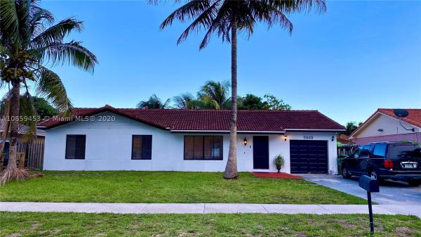 Country Lake Manors, 5810 NW 200th St, Country Club, Florida 33015, image 2