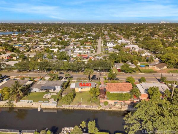 Westwood Lakes Residential, 5440 SW 112th Ave, Westwood Lakes, Florida 33165, image 2