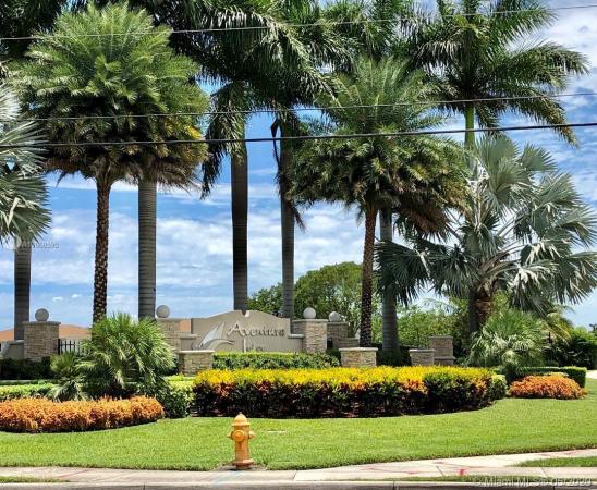 Champion Lakes, 376 NE 194th Ln #376, Ives Estates, Florida 33179, image 2