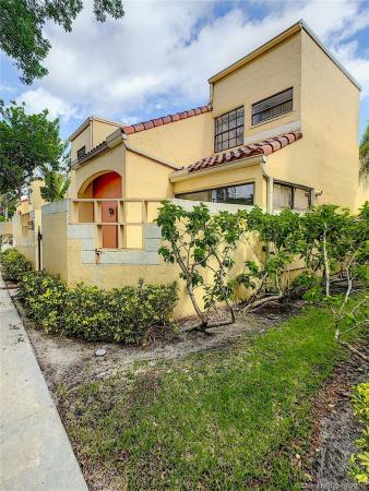 Mariner Village Townhouses, 20903 Leeward Ct #318-1, Aventura, Florida 33180, image 2