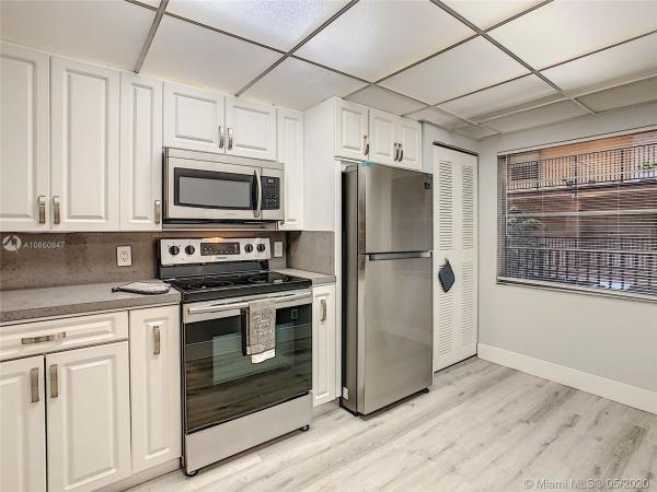Lago West, 430 Commodore Dr #207, Plantation, Florida 33325, image 2
