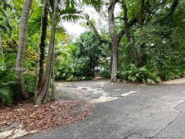 Biscayne Park Terrace, 2931 Emathla St, Miami, Florida 33133, image 2