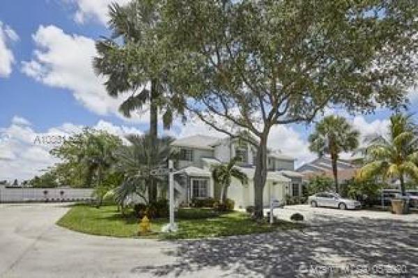 Scarborough, 10960 SW 11th Pl, Davie, Florida 33324, image 2
