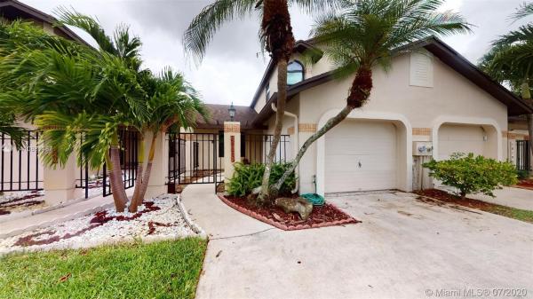 Valencia Townhomes, 10181 SW 137th Pl #10181, The Hammocks, Florida 33186, image 2