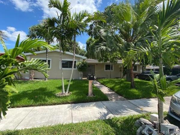 Highland Manor, 320 NE 180th Dr, North Miami Beach, Florida 33162, image 2
