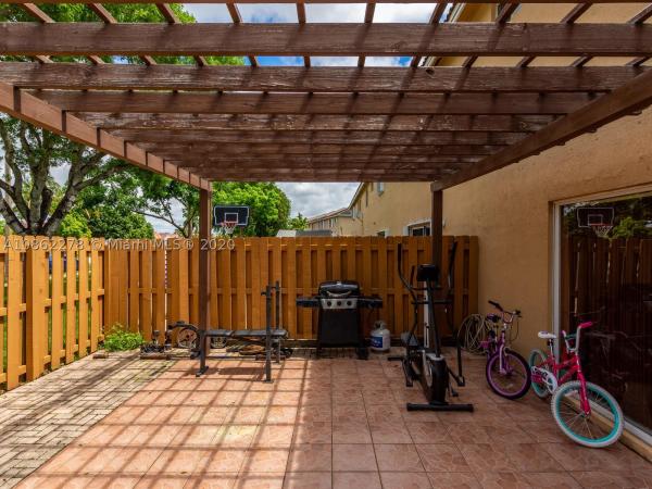 Weitzer Serena Lakes Townhomes, 17840 SW 141st Ct, Richmond West, Florida 33177, image 2