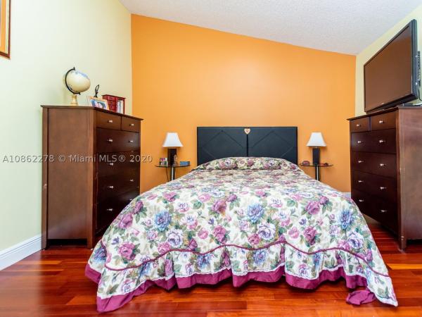 Weitzer Serena Lakes Townhomes, 17840 SW 141st Ct, Richmond West, Florida 33177, image 3