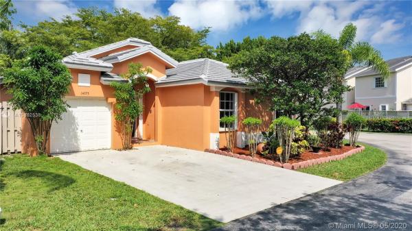 Courtyards At Deerwood, 14775 SW 123rd Ave, Three Lakes, Florida 33186, image 2