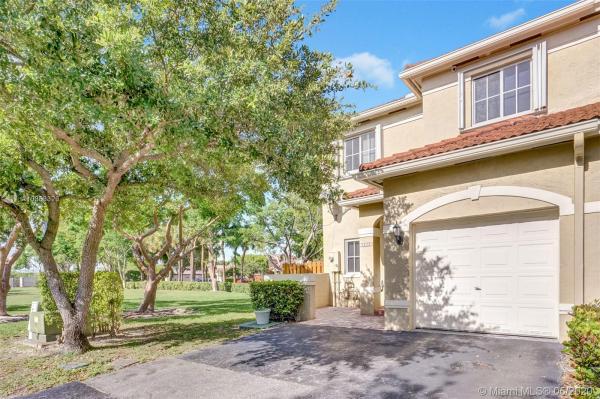 Bridgeport Villas, 14149 SW 125th Ct, Three Lakes, Florida 33186, image 2