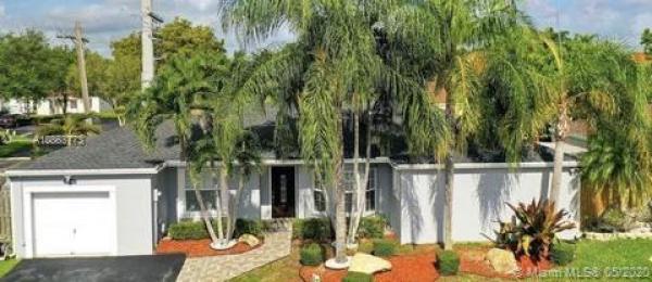 Villas Of Deerwood, 12543 SW 144th Ter, Three Lakes, Florida 33186, image 2