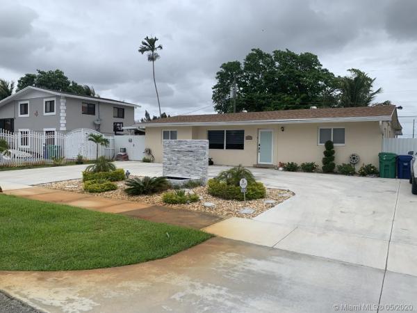 New England Village, 18525 NW 38th Ave, Miami Gardens, Florida 33055, image 2