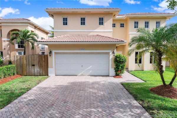 Twin Lake Shores East, 12956 SW 136th Ter, Three Lakes, Florida 33186, image 2