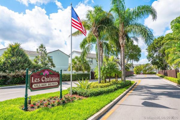 Les Chateaux, 4844 Grapevine Way, Davie, Florida 33331, image 2