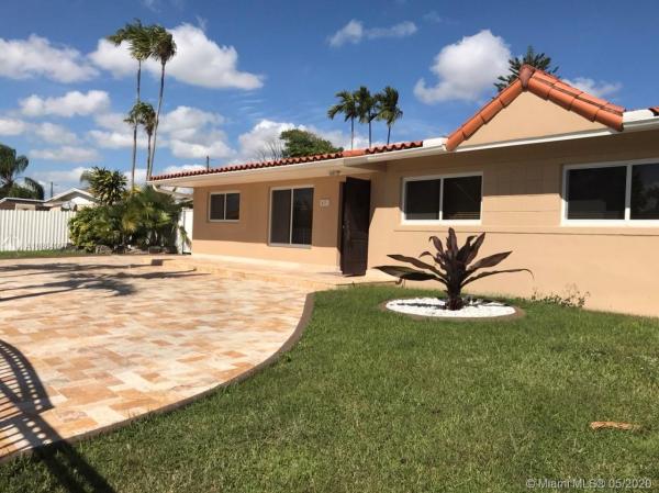 Heftler Homes, 4121 SW 104th Pl, Westwood Lakes, Florida 33165, image 2