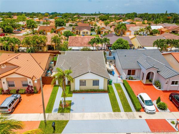 Bird Lakes South, 14620 SW 50th St, Kendale Lakes, Florida 33175, image 2