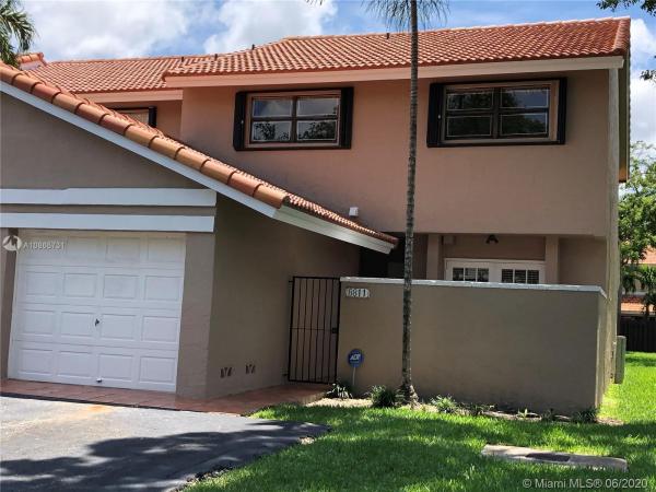 Townhomes Of La Jolla, 8811 SW 113th Pl Cir, Kendall, Florida 33176, image 2