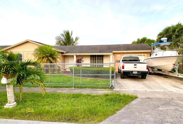Meadow Wood Manor, Princeton, Florida 33032, image 2