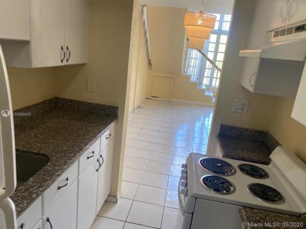 Castle, 10907 N Kendall Dr #427, Kendall, Florida 33176, image 2