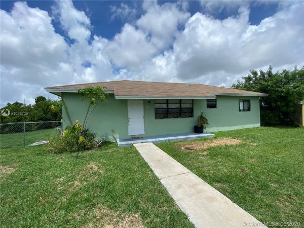 Pinewood Manor, 27900 SW 128th Pl, Three Lakes, Florida 33032, image 2