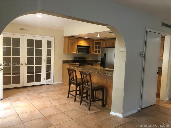 Cypress Villas, 15001 Royal Palm Ct #15001, Miami Lakes, Florida 33014, image 2