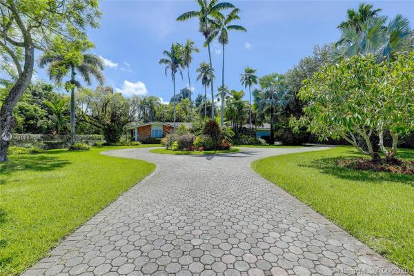 Sunkist Estates, 6100 SW 82nd Ave, Glenvar Heights, Florida 33143, image 2