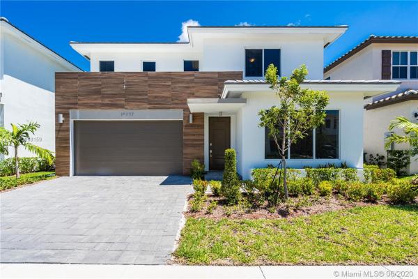 Venetian Parc, 15237 SW 176th Ter, Richmond West, Florida 33187, image 2