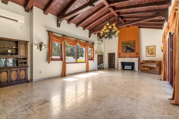 Surprise Lake, 4516 Pine Tree Dr, Miami Beach, Florida 33140, image 2