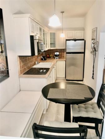 Venetian Manor, 934 Michigan Ave #108, Miami Beach, Florida 33139, image 2