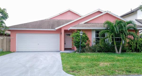 Country Lake Park, 19040 NW 78th Ave, Hialeah, Florida 33015, image 2