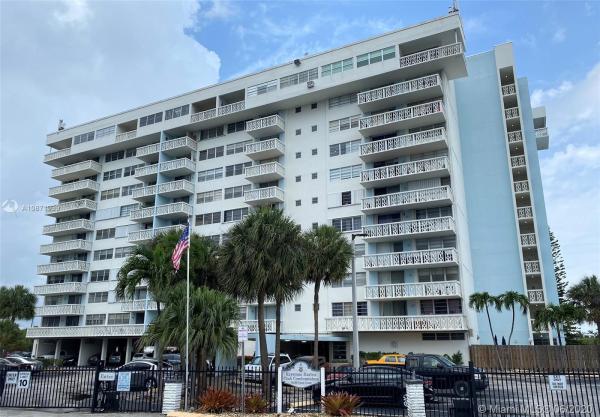 Keystone Harbor Club, 13155 Ixora Ct #512, North Miami, Florida 33181, image 2