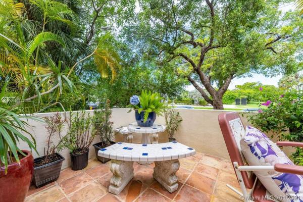 The Pines & The Palms, 2463 Pine Tree Dr #4, Miami Beach, Florida 33140, image 2