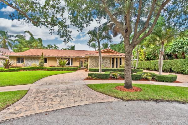 Loch Lomond East, 6751 Gleneagle Dr, Miami Lakes, Florida 33014, image 2