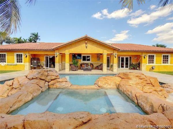10110 NW 130th St, Hialeah Gardens, Florida 33018, image 2
