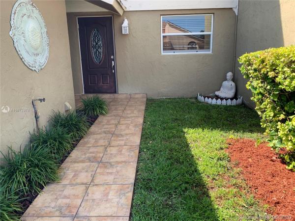 Westwind Lakes Twin Villas, 15437 SW 68th Ln, Kendall West, Florida 33193, image 2