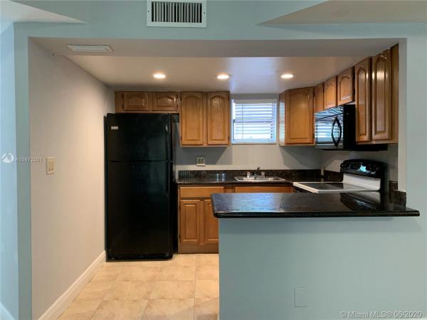 Las Vistas At Doral, 8290 Lake Dr #114, Doral, Florida 33166, image 2