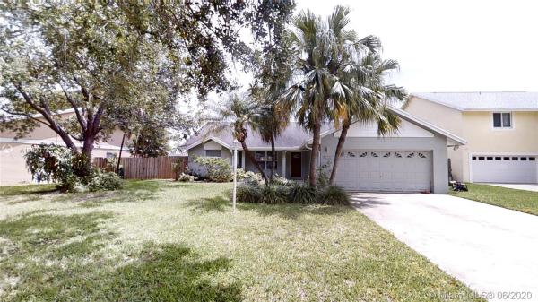 Laguna Pointe, 9740 SW 219th St, Cutler Bay, Florida 33190, image 2