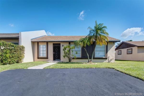 Devon Aire Villas, 11725 SW 123rd Ave, The Crossings, Florida 33186, image 2