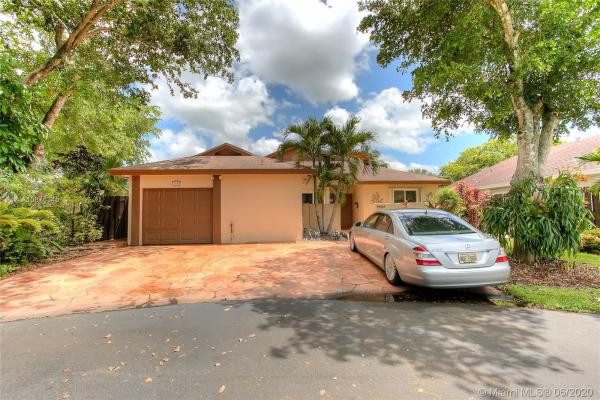 Lakes Of The Meadow, 5123 SW 153rd Pl N, Kendall West, Florida 33185, image 2