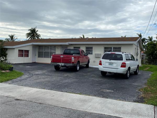 Heftler Homes, 10501 SW 49th St, Westwood Lakes, Florida 33165, image 2