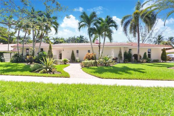 Loch Lomond, 6800 Gleneagle Dr, Miami Lakes, Florida 33014, image 2