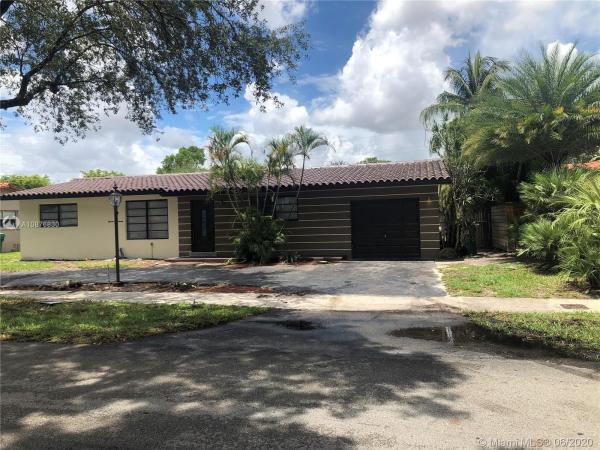 Miami Lakes Residential, 14410 Lake Candlewood Ct, Miami Lakes, Florida 33014, image 2