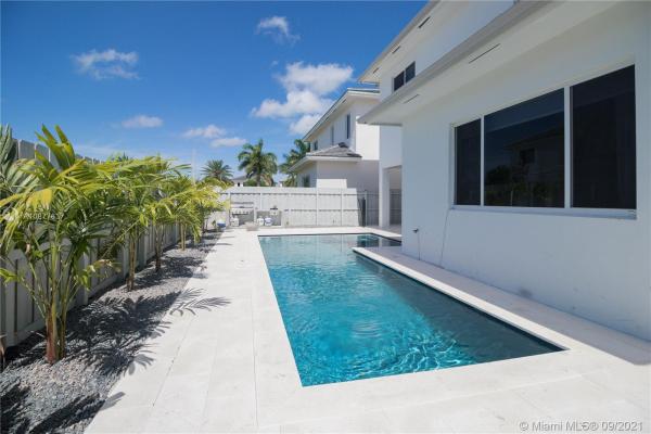 Venetian Parc, 15213 SW 176th Ter, Richmond West, Florida 33187, image 2