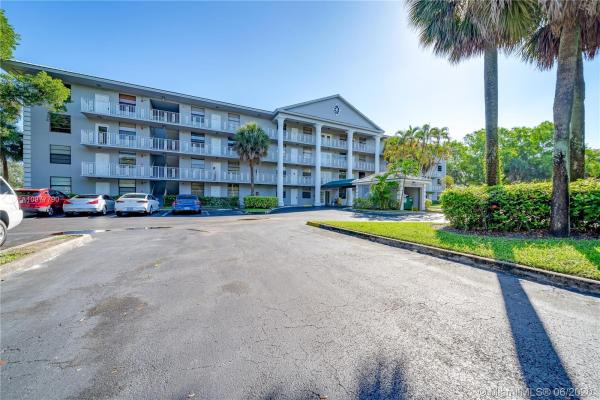 Whitehall Of Pine Island Ridge, 1508 Whitehall Dr #205, Davie, Florida 33324, image 2