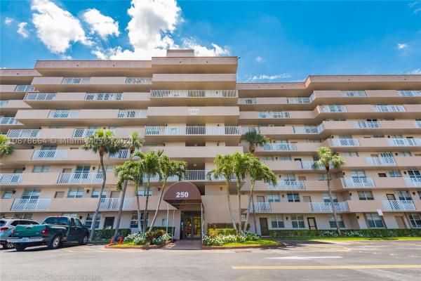 Coronado At Jacaranda, 250 Jacaranda Dr #607, Plantation, Florida 33324, image 1