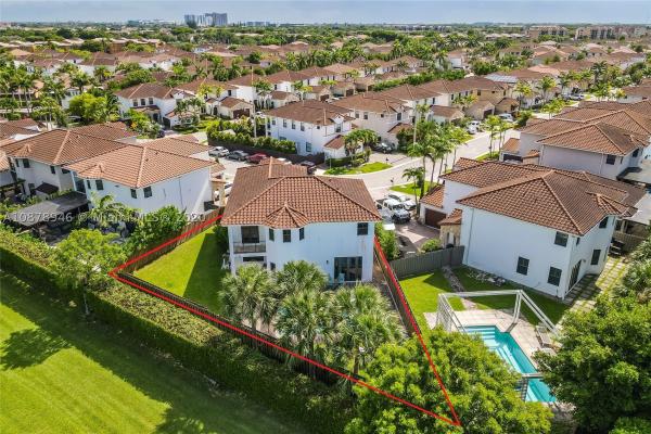 Fontainebleau West North, 1021 NW 97th Ct, Fountainebleau, Florida 33172, image 2