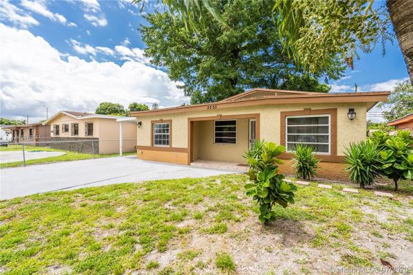 Radio Heights, 2250 NW 171st Ter, Miami Gardens, Florida 33056, image 2